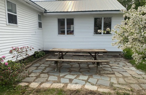 North Woodstock House | Walk to Town and 7 Minutes to Loon!n