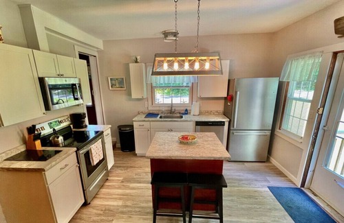 Boothbay Harbor House | Walk to Town from This Roomy Boothbay Harbor House
