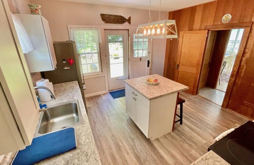 Boothbay Harbor House | Walk to Town from This Roomy Boothbay Harbor House