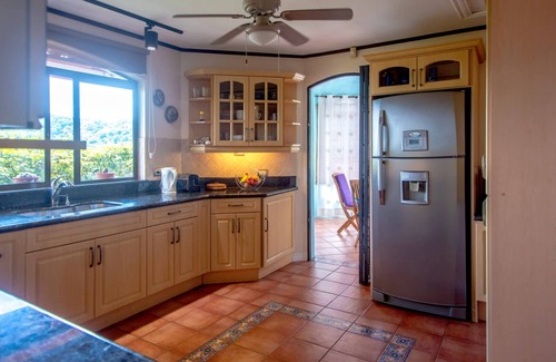 Mercedes Villa | Walk to town from Casa Calmarse