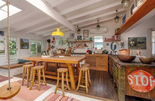 Bangalow House | Walk to Town Pet-Friendly l Nova Escapes