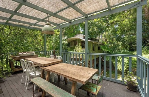 Bangalow House | Walk to Town Pet-Friendly l Nova Escapes