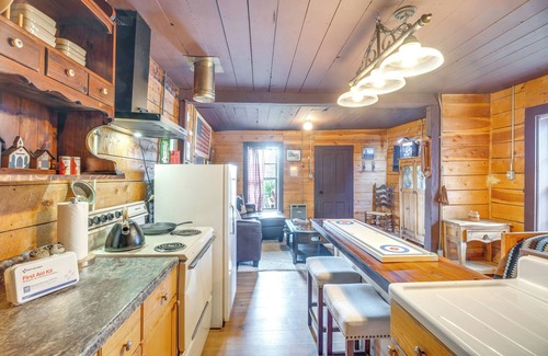 Cripple Creek Cabin | Walk to Town: Victorian Home w/Private Hot Tub