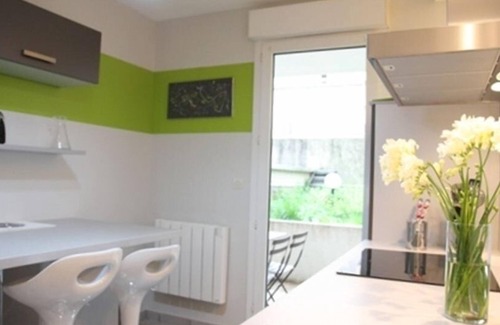 Villette Gare Condo | Walk to train and shopping with unique outdoor private space in the city
