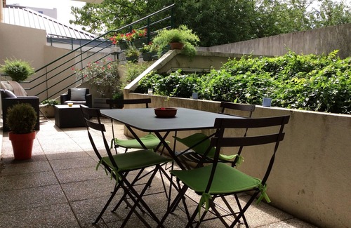 Villette Gare Condo | Walk to train and shopping with unique outdoor private space in the city