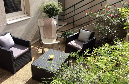 Villette Gare Condo | Walk to train and shopping with unique outdoor private space in the city