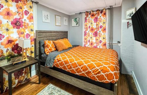 Hartford Apartment | Walk to Trinity Hartford 2BR Gem Barry Square