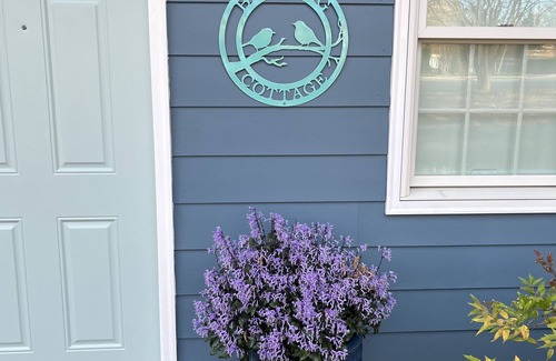 Shelby Cottage | Walk to Uptown Shelby! Earl Scruggs Center and Don Gibson Theatre! Lovely!
