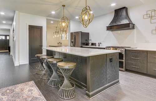 Lexington House | Walk to Uptwn Lexington: Modern Retreat w/Porch!