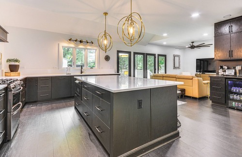 Lexington House | Walk to Uptwn Lexington: Modern Retreat w/Porch!