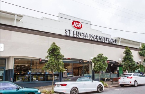 St. Lucia House | Walk to UQ, Shops & Transit – Great Value Studio