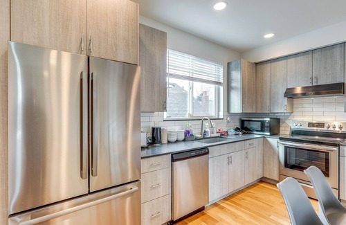 University District Apartment | Walk to UW: Townhome w/Rooftop Patio!