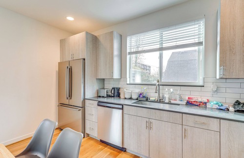 University District Apartment | Walk to UW: Townhome w/Rooftop Patio!