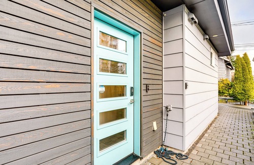 University District Apartment | Walk to UW: Townhome w/Rooftop Patio!