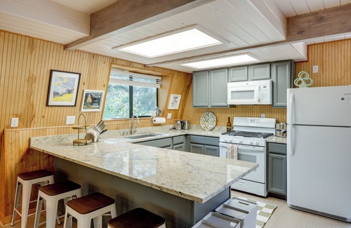 Pine Mountain Club Cabin | Walk to Village: Cozy Cabin in Pine Mountain Club!