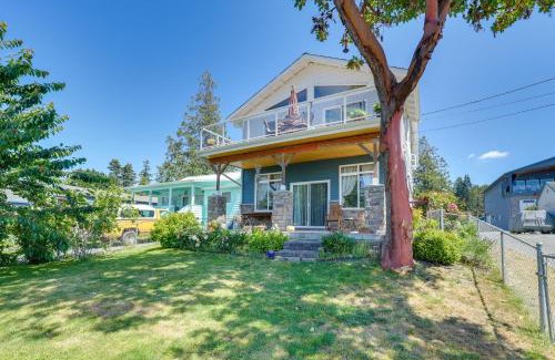 Camano Island House | Walk to Water Camano Home with Ocean-View Deck