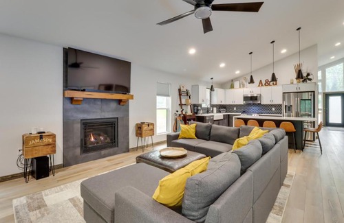 Lake Harmony House | Walk to Water Park Split-Rock Resort Home with Deck