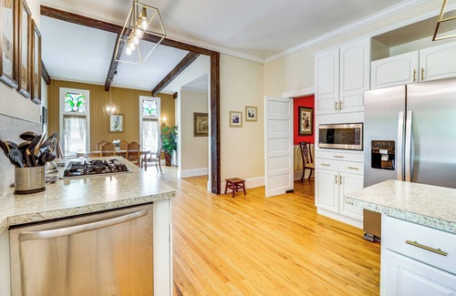 Elizabeth City House | Walk to Waterfront: Downtown Elizabeth City Home!