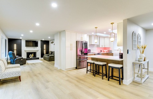 West End House | Walk to Waterfront Park: Modern Home in Tacoma