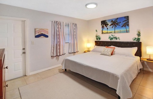 Middle River Terrace Apartment | Walk to Wilton
