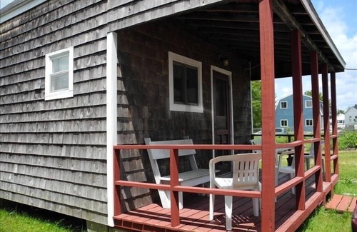 York Beach Cottage | Walk up the Driveway to York's Long Sands Beach!