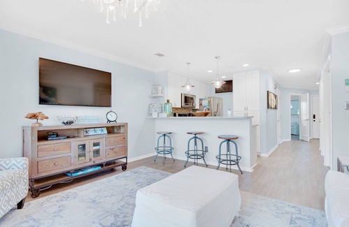 Miramar Beach Condo | ✨Walk2Beach-Lake Views-5 Pools-Screened Porch-Uncorked in Seascape✨