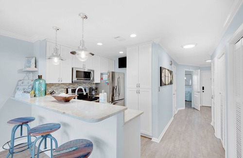 Miramar Beach Condo | ✨Walk2Beach-Lake Views-5 Pools-Screened Porch-Uncorked in Seascape✨