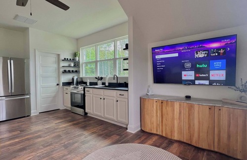 Bluffton House | Walk2OldTown! Modern Lux Private Carriage House
