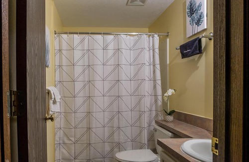 Gateway District Apartment | Walkable 1BR Apt Downtown by Frontdesk