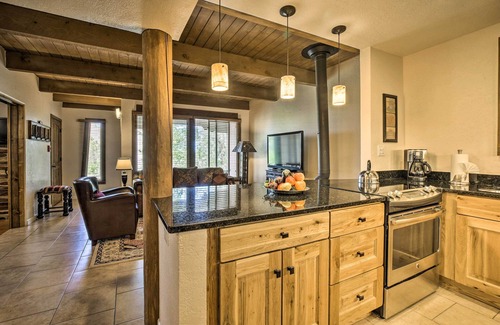 Northeast Santa Fe Condo | Walkable Adobe-Style Abode w/Community Amenities!