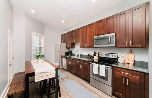 Manchester Apartment | Walkable and Spacious Apt - Parking - GroupStay
