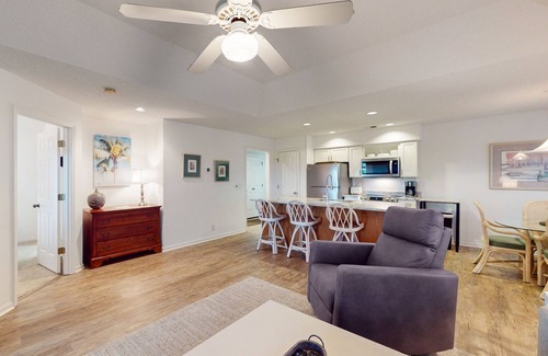 Sea Trail Condo | Walkable beach & golf condo with two screened porches, central AC & washer/dryer