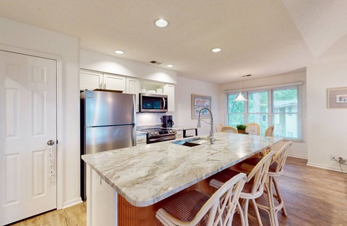 Sea Trail Condo | Walkable beach & golf condo with two screened porches, central AC & washer/dryer