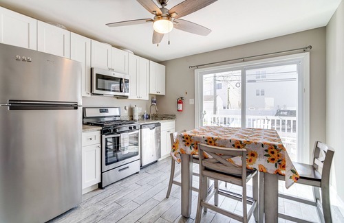 Brigantine Condo | Walkable Brigantine Condo, 4 Mi to Atlantic City!