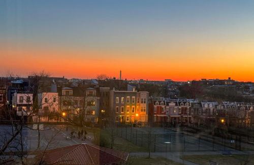 Park View Apartment | Walkable Columbia Heights Condo with Rooftop Deck!