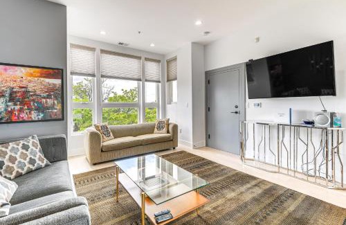 Park View Apartment | Walkable Columbia Heights Condo with Rooftop Deck!