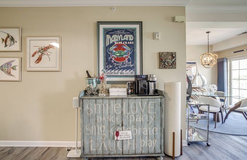 Cambridge Condo | Walkable Condo w/Drawbridge Views in Cambridge