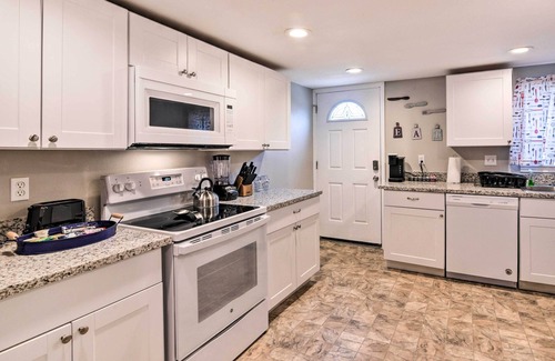 Galveston Apartment | Walkable Galveston Apartment w/Hot Tub Access