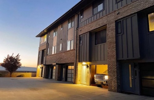 Charlotte House | Walkable Getaway in the QC SoEnd!