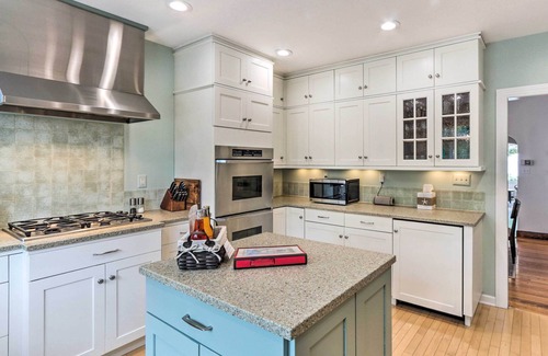 East Shore House | Walkable New Haven Retreat w/Ocean Views!