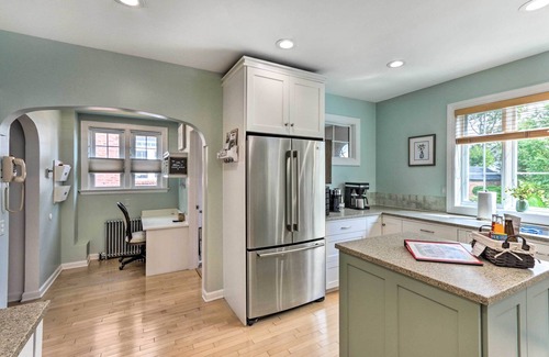 East Shore House | Walkable New Haven Retreat w/Ocean Views!