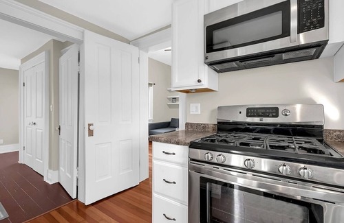 Weinland Park House | Walkable Short North Retreat | King Bed + CrossFit