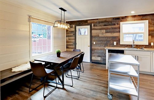 Lakeside Park Cabin | Walkable state-line home just 3 blocks to Heavenly Village w/hot tub & firepit