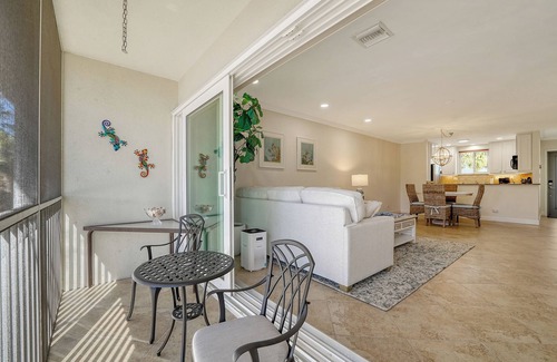 Saint Armands Key Condo | Walkable to Beach, Restaurants, Entertainment & More!