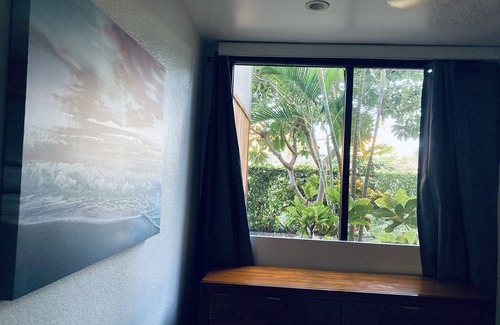 Historic Kailua Village Condo | Walkable to pier, restaurants and shops! A/C, W/D, pool views and parking!