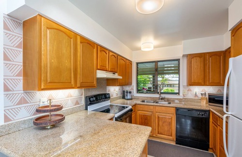 Wailua Condo | Walkable to town and Oceanfront with A/C!