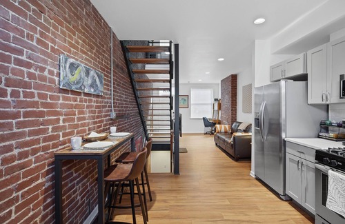 Pittsburgh House | Walkable to two of Pittsburgh's hottest neighborhoods. Free Off-Street Parking.
