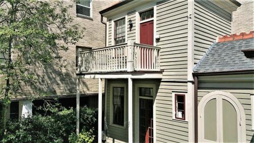 Faubourg Livaudais Apartment | Walker Mansion on St Charles Ave - Unit 7