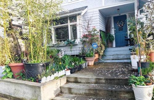 Queen Anne House | Walker Paradise #2 with 1 Permitted street parking in front or around zone #26