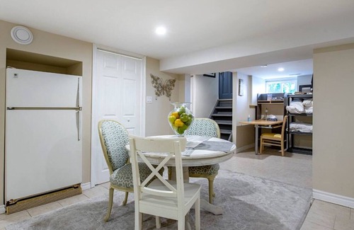 Niagara Falls Apartment | Walking distance to the Falls,.